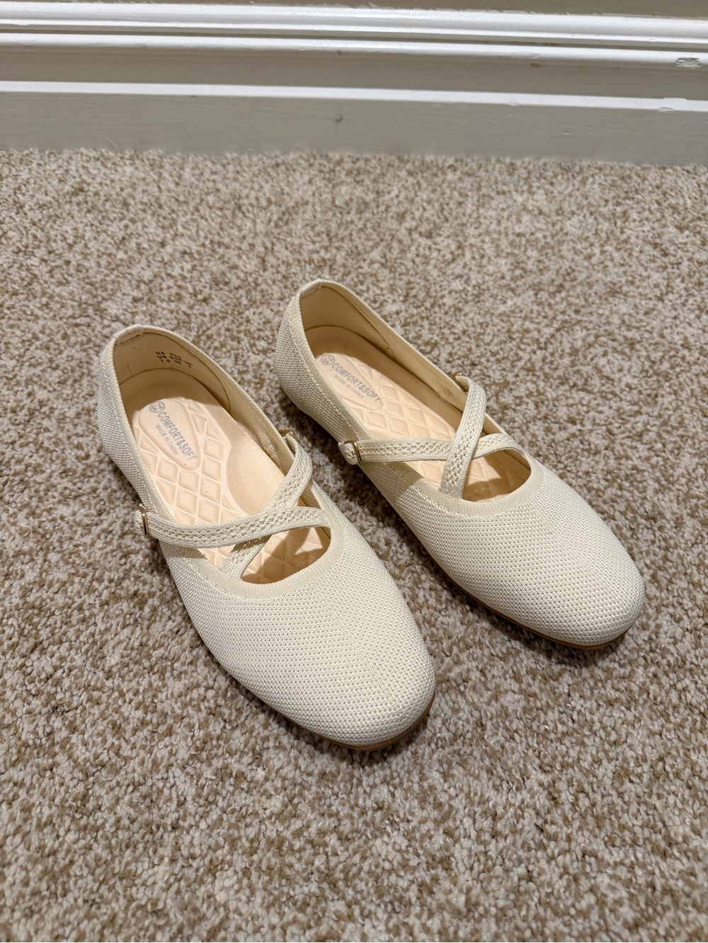 Comfort Soft Cream Mary Jane Ballet Flats with Cross Strap Size 7.5